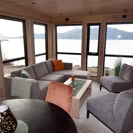 5 Star In Stokmarknes Straumsjoen